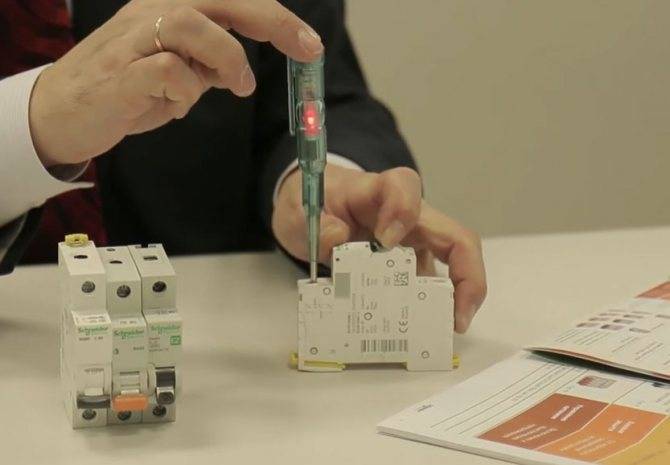 Quelle machine mettre sur le climatiseur dans l'appartement: sélection, installation et connexion d'un dispositif de protection