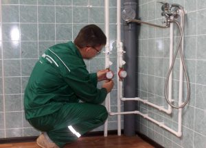 Lavabo et bouilloire : quand arrêteront-ils de couper l'eau chaude en été ?