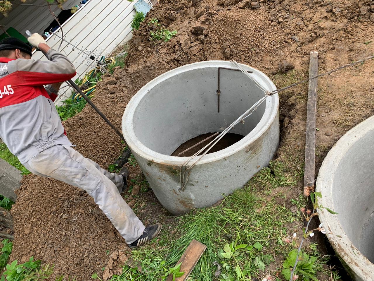 Scellement d'une fosse septique à partir d'anneaux en béton