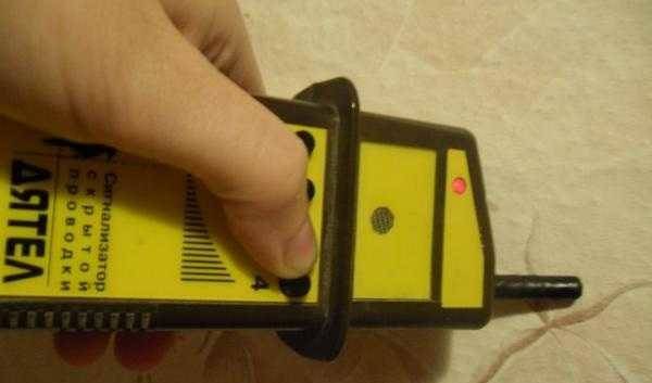 Un moyen facile d'éviter d'endommager les fils lors du perçage dans un mur