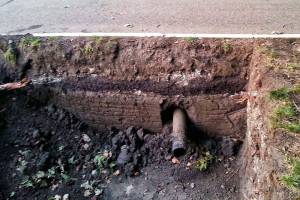 Comment se fait la pose de tuyaux sans tranchée: caractéristiques de la méthode + exemple de travail