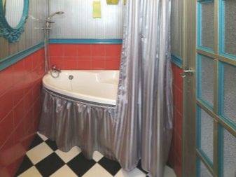 Comment faire un écran miroir sous la baignoire: instructions étape par étape