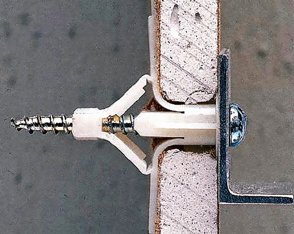 3 façons de réparer une cheville qui tombe du mur