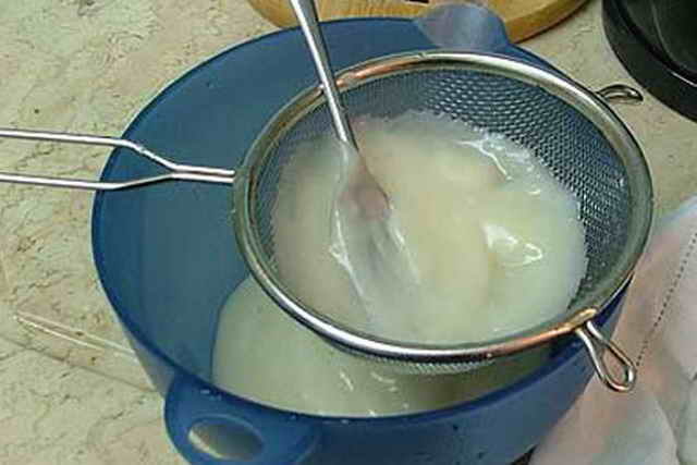 Comment coller une cuvette de toilette: instructions pour se débarrasser des fissures dans la plomberie