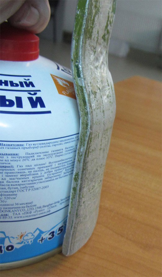 Causes d'explosions de bouteilles de gaz dans une voiture et à la maison lors de l'étirement du plafond