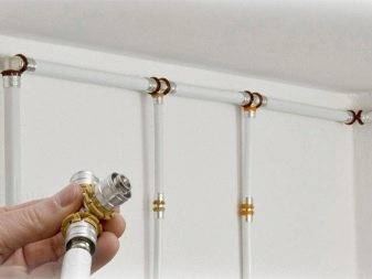 Raccords à sertir pour tuyaux métal-plastique: types, marquage, objectif + exemple de travail d'installation