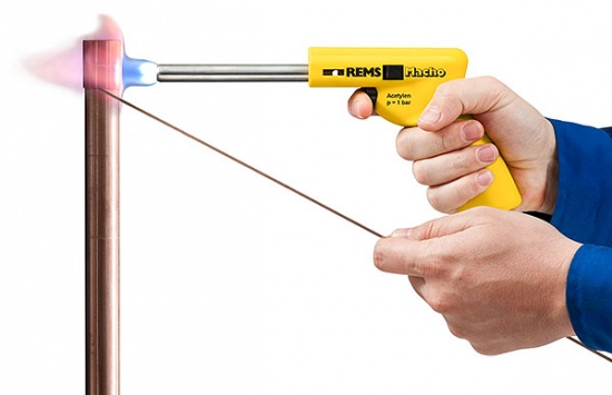 Souder des tubes de cuivre au chalumeau à gaz : matériel de brasage pour un chalumeau au propane