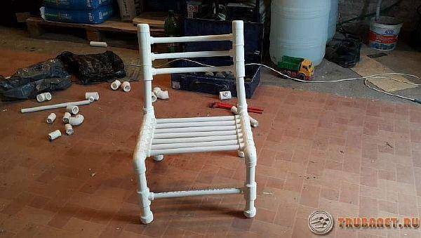 Chaise de bricolage en tuyaux de polypropylène