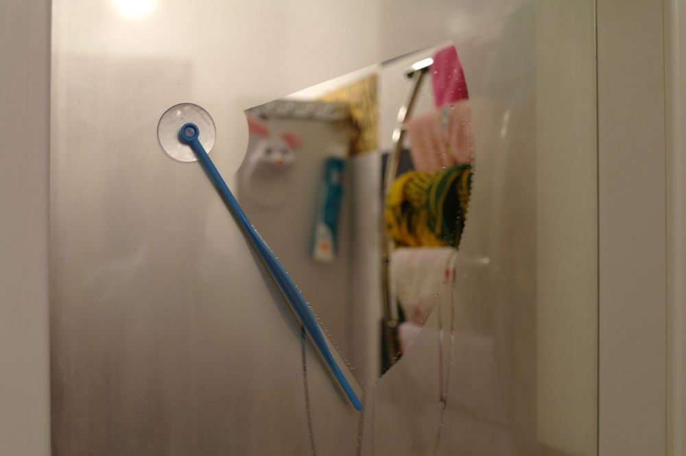 Comment empêcher le miroir de la salle de bain de s'embuer ?