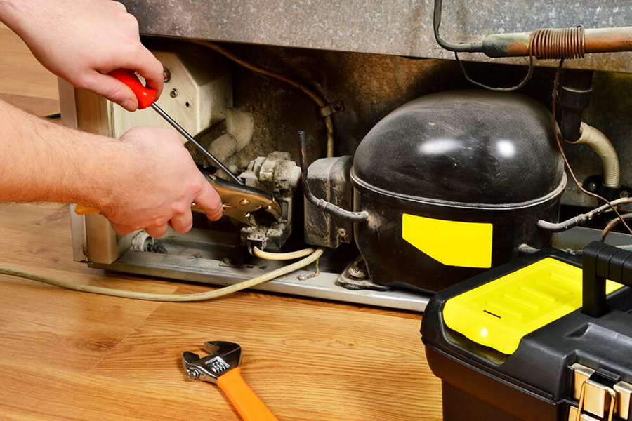 Compresseur de réfrigérateur : aperçu des pannes fréquentes + instructions étape par étape pour le remplacement