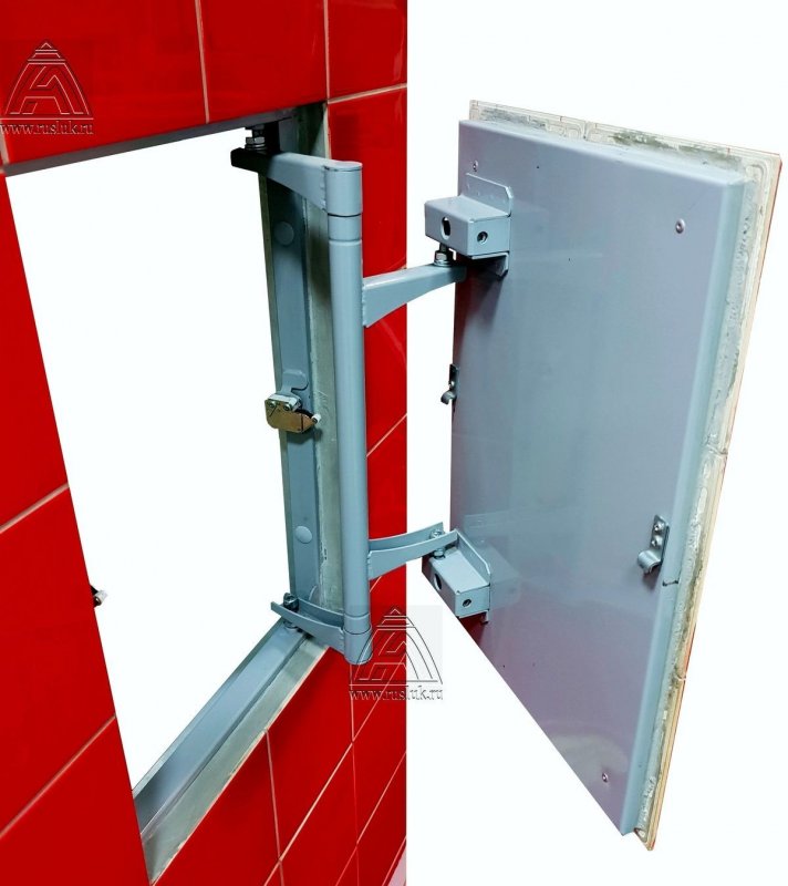 Trappe de révision maison pour les carreaux à partir de matériaux improvisés