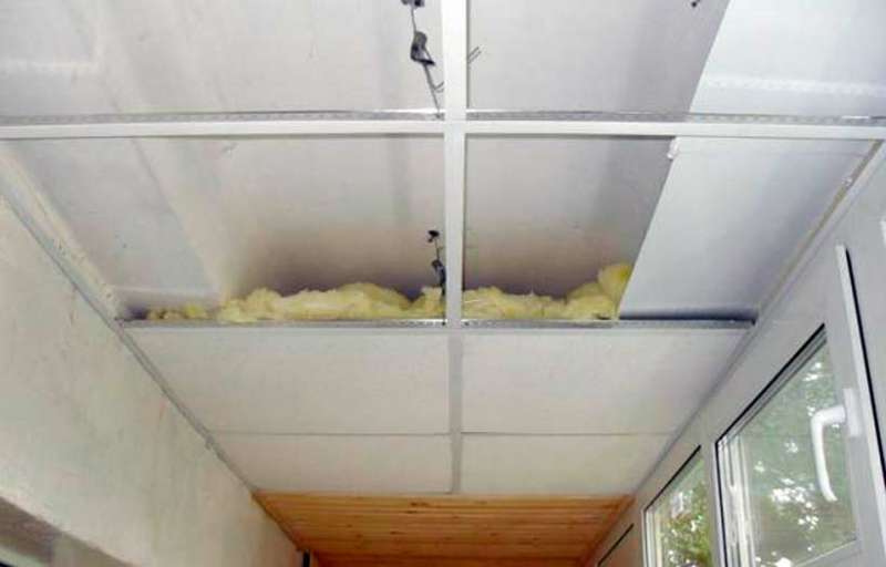 Comment isoler le plafond de la maison du côté du grenier