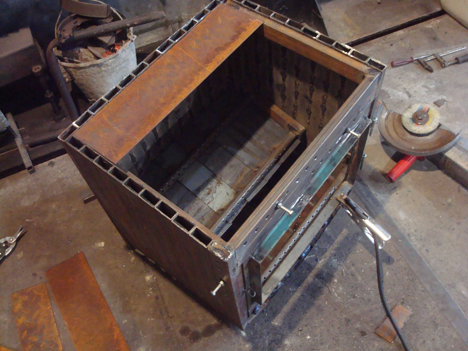 Poêle à ventre à faire soi-même à partir d'une bouteille de gaz: schémas, dessins + guide étape par étape