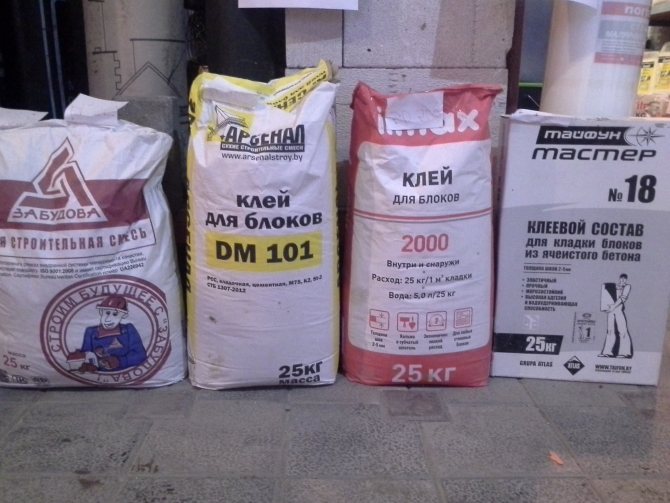 Consommation de colle des parpaings en béton cellulaire au 1m3 : exemples de calculs + conseils pour le choix d'une colle