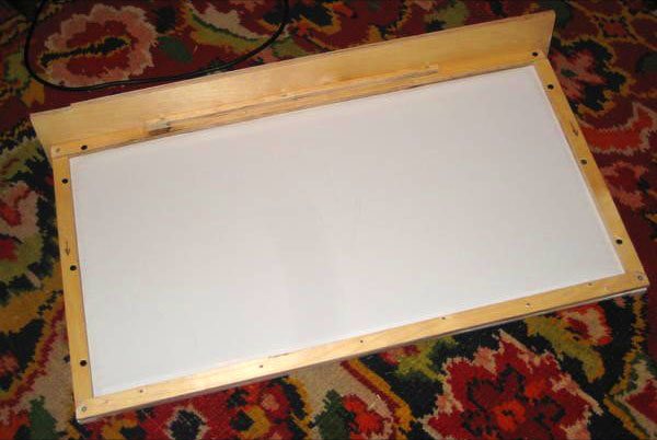 Appareils de chauffage pour chauffer les poulets dans les poulaillers