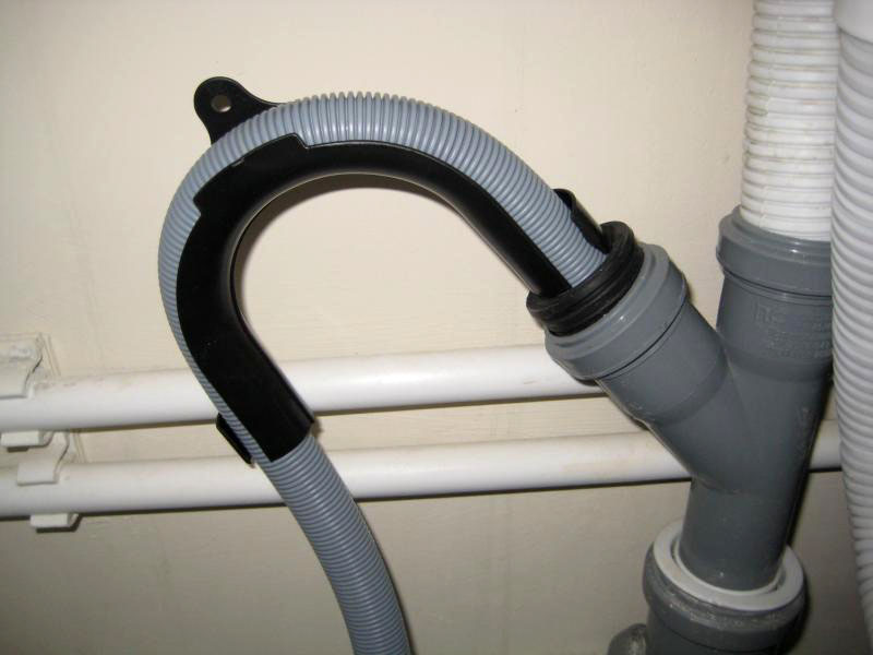 Siphons plats pour l'évier au-dessus de la machine à laver