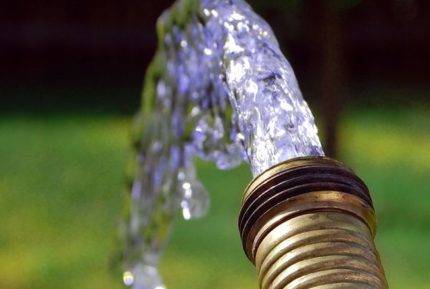 Écope à faire soi-même pour un puits: un exemple de fabrication + comment travailler correctement