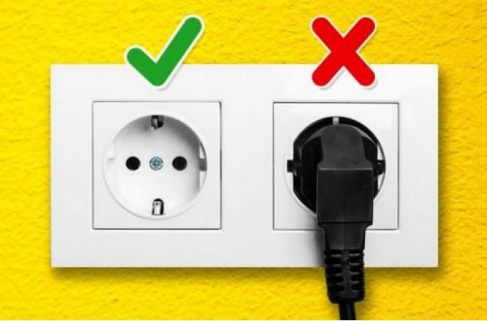 Est-il possible de laisser le chargeur dans la prise