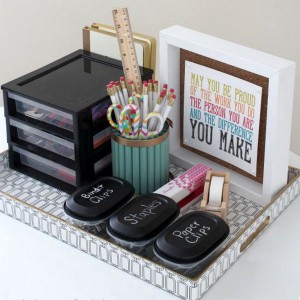 Comment j'ai fabriqué ma propre table à plateau pour économiser de l'argent