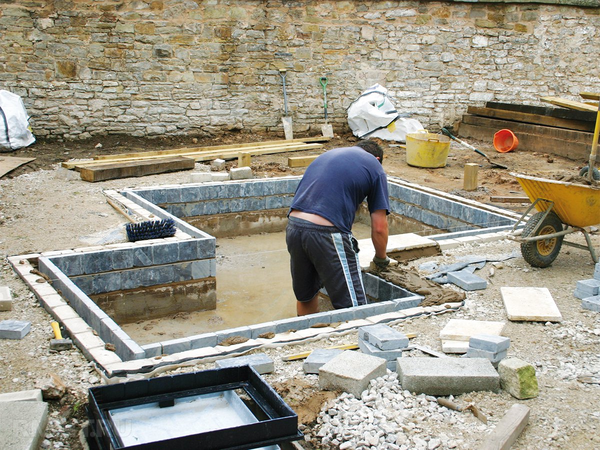 Piscine à la campagne: cadre, bricolage fixe