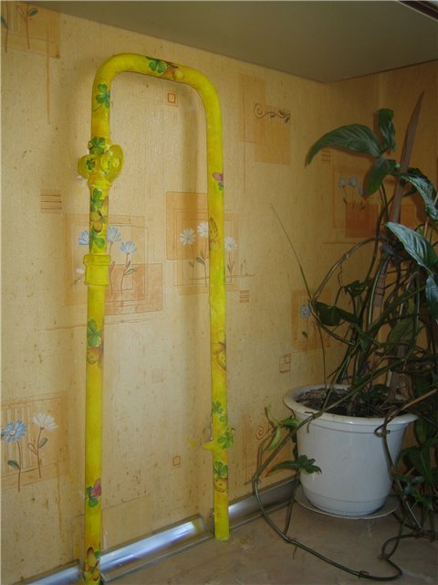 Comment décorer un tuyau de chauffage dans une pièce à partir d'une batterie +45 photos