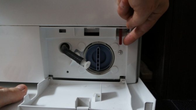 Comment ouvrir la machine à laver atlant si elle est bloquée ?