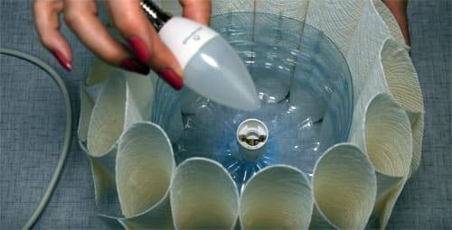 7 façons de fabriquer un lustre design à partir de choses toujours à portée de main