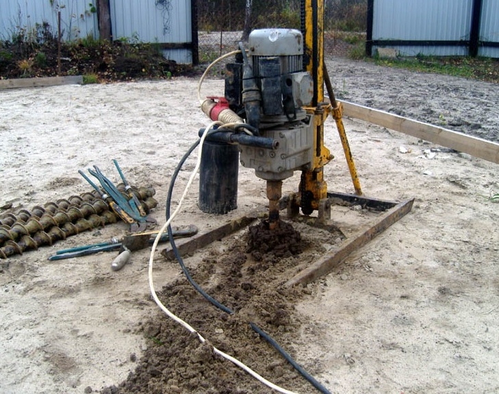 Forage à faire soi-même d'un puits pour l'eau