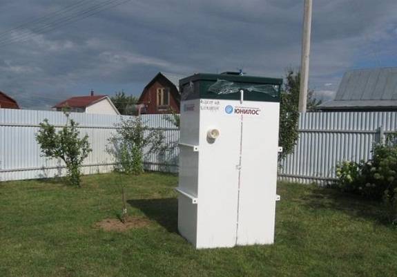 Vue d'ensemble de la fosse septique pour donner "Unilos Astra": appareil, règles d'entretien, avantages et inconvénients