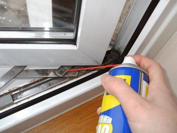 Comment bien entretenir une fenêtre en plastique pour qu'elle dure longtemps