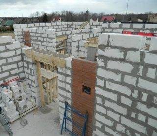 Ventilation dans une maison privée en béton cellulaire: options et méthodes de construction