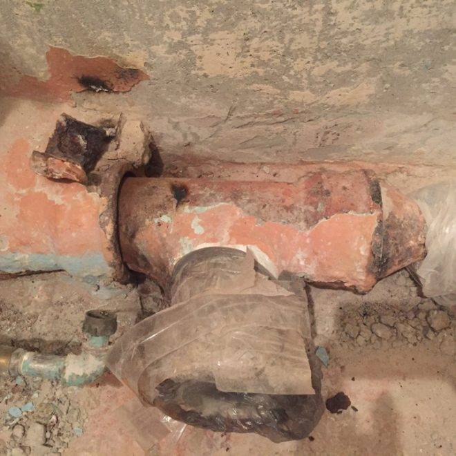 Remplacement d'un égout en fonte par un égout en plastique