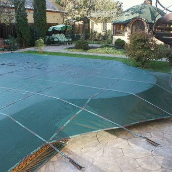 Comment préparer une piscine frame préfabriquée toutes saisons pour l'hiver ?