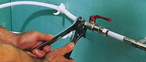 Installer une vanne sur un radiateur de chauffage