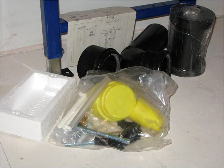 Installer une toilette murale suspendue de vos propres mains: lors de l'installation et sur une base en béton