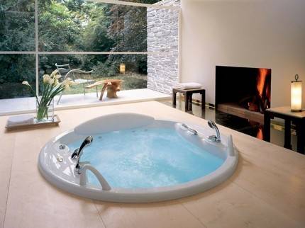 Technologie d'installation de jacuzzi à l'intérieur et à l'extérieur : instructions étape par étape