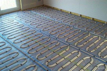 Comment fabriquer soi-même un plancher chauffant à l'eau: un guide étape par étape de la conception à l'assemblage