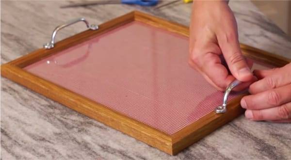 Comment j'ai fabriqué ma propre table à plateau pour économiser de l'argent