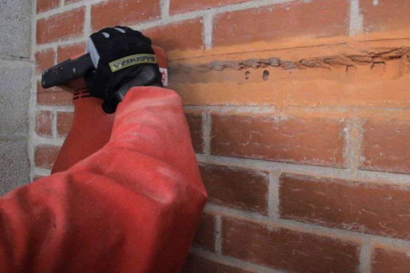 Comment et avec quoi abandonner les murs pour le câblage: briefing sur les travaux de construction