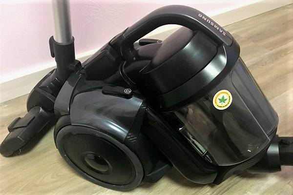 Les meilleurs aspirateurs sans sac Samsung : caractéristiques du modèle + recommandations avant achat
