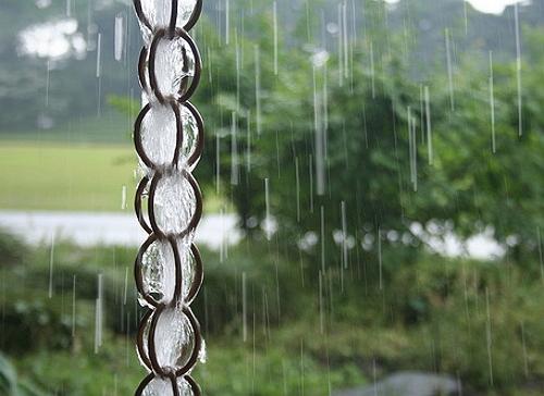 Installation à faire soi-même de gouttières métalliques pour un toit : analyse des technologies + exemple d'installation