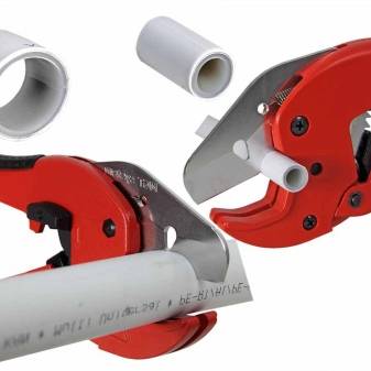 Coupe-tube pour tuyaux en plastique : choix du meilleur modèle + mode d'emploi