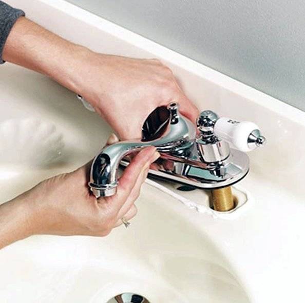 Remplacement de robinet de salle de bain à faire soi-même