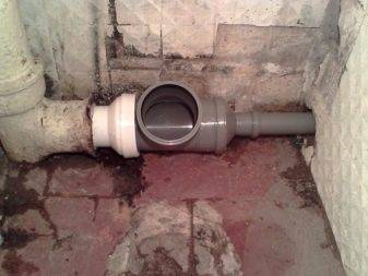 Installation de toilettes à faire soi-même