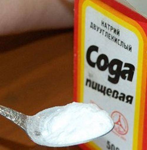 Un nettoyant pour robinet de plaque, qui se trouve dans n'importe quelle salle de bain