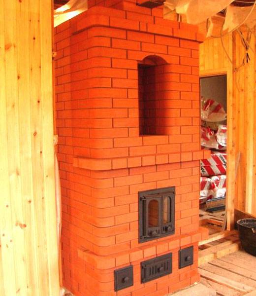 Four à faire soi-même pour un processus de maçonnerie de maison en brique et fours photo