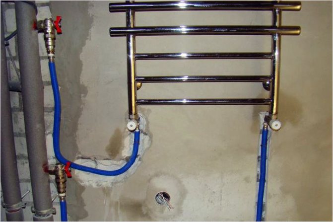 Transférer un sèche-serviettes sur un autre mur : étapes des travaux