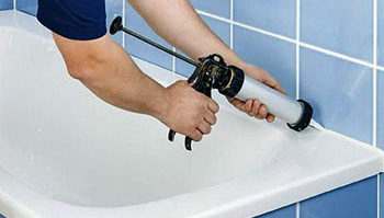 Les principales étapes de l'installation d'une baignoire de vos propres mains: options acrylique, fonte et acier