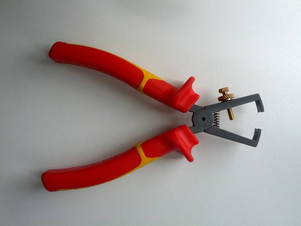 Comment dénuder des fils : un bref aperçu de l'outil | datcha.news