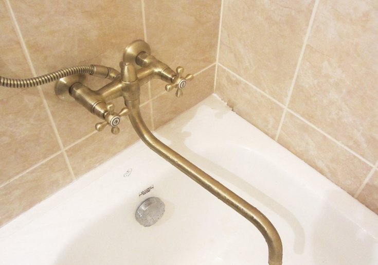 Comment changer le robinet de la salle de bain de vos propres mains - vidéo et photo étape par étape